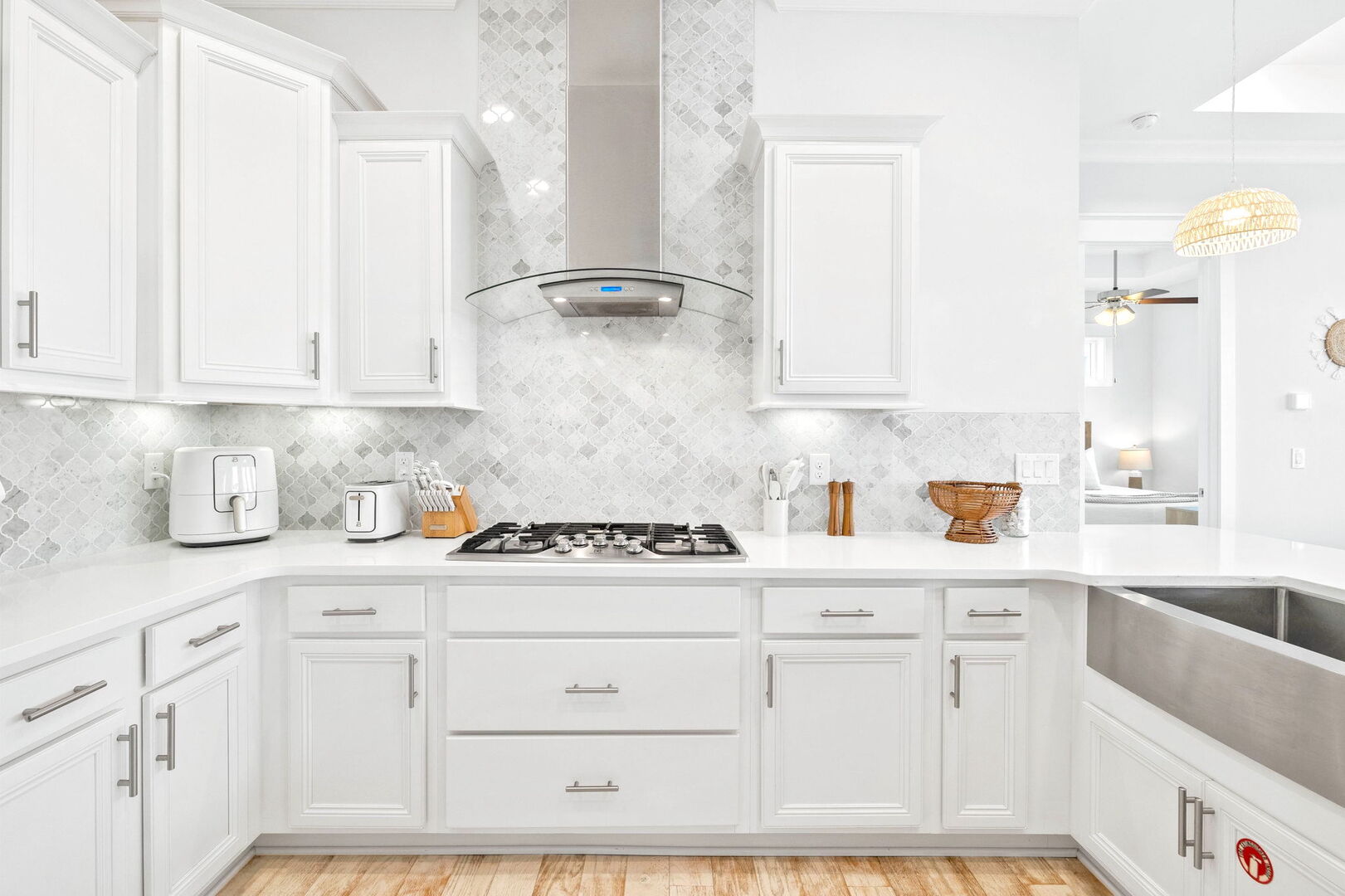 Fully equipped kitchen perfect for cooking meals!