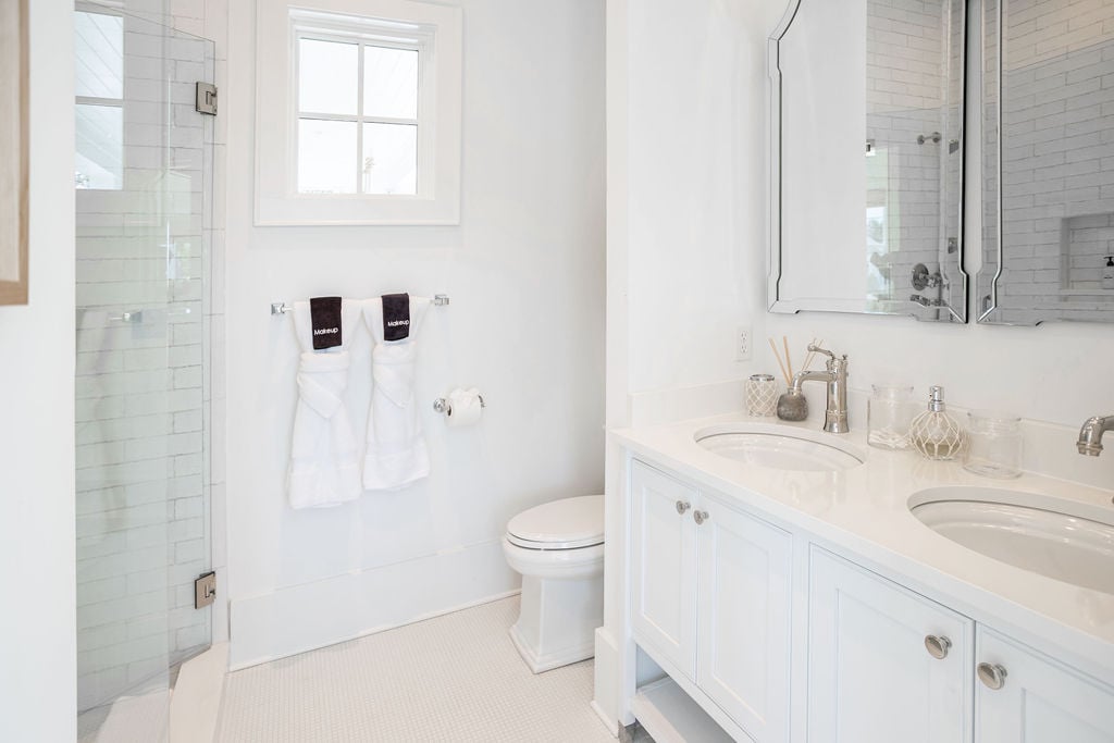 First floor bedroom full bathroom.