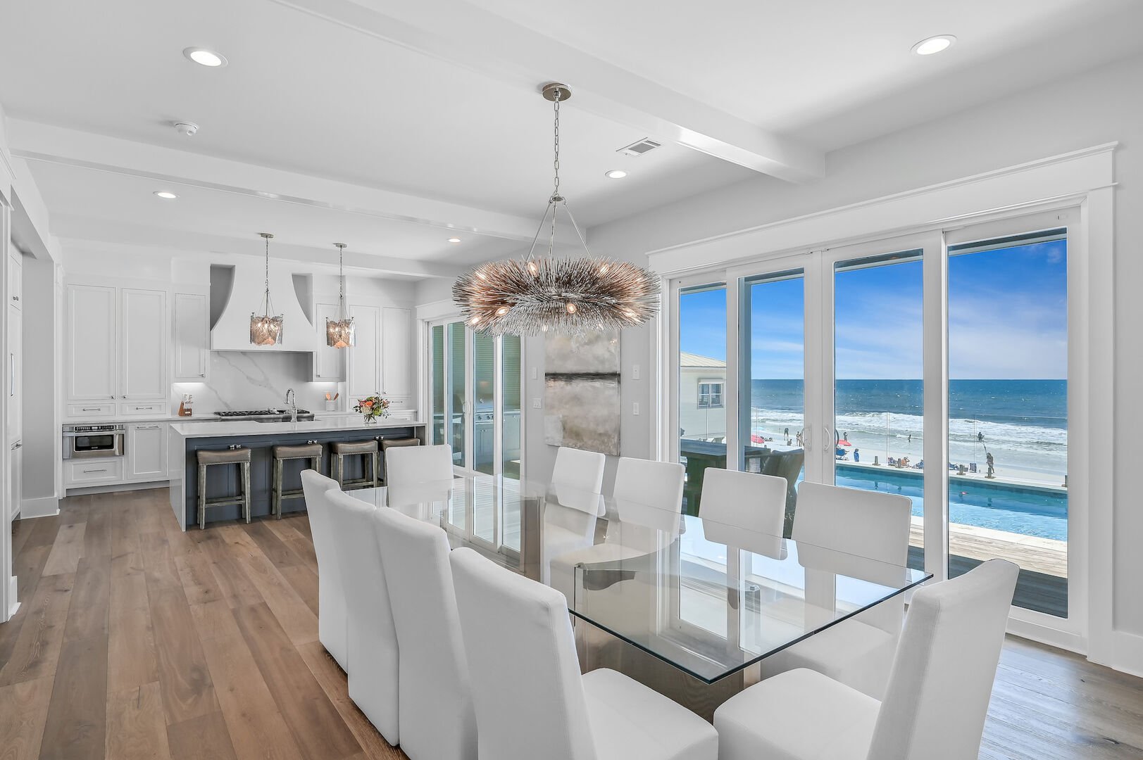 Luxurious open floor living space makes it easy to host large groups with panoramic views of the Gulf.