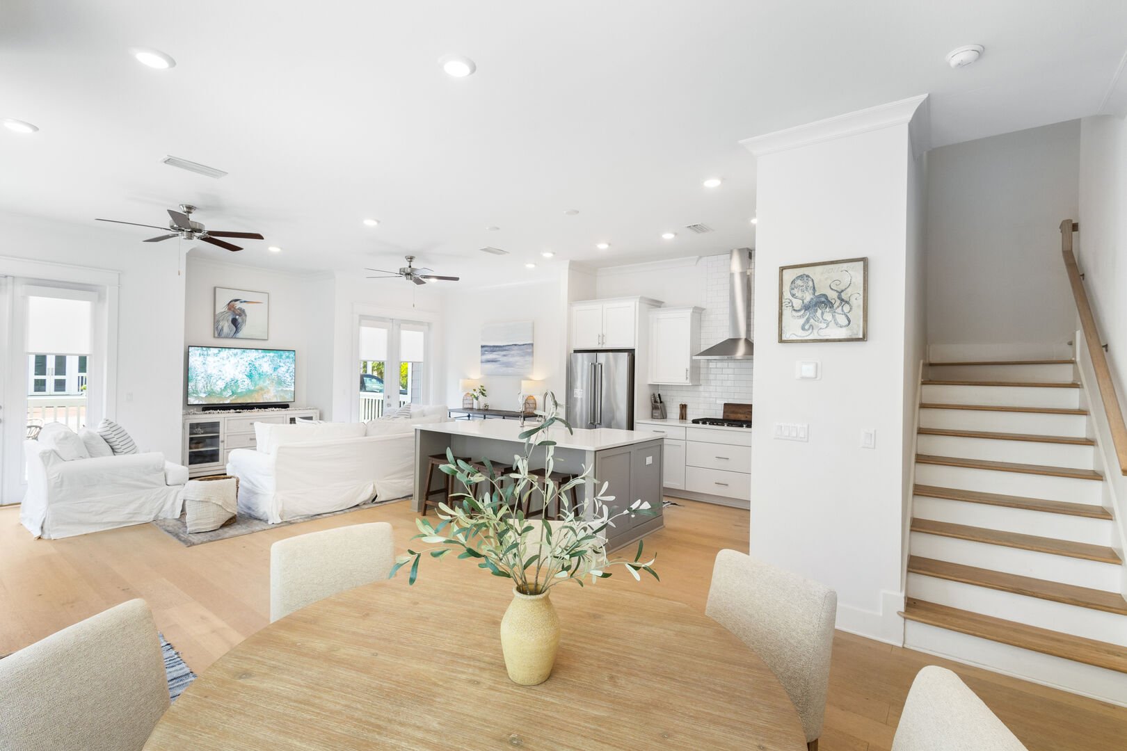 Dining room table has seating for 7.