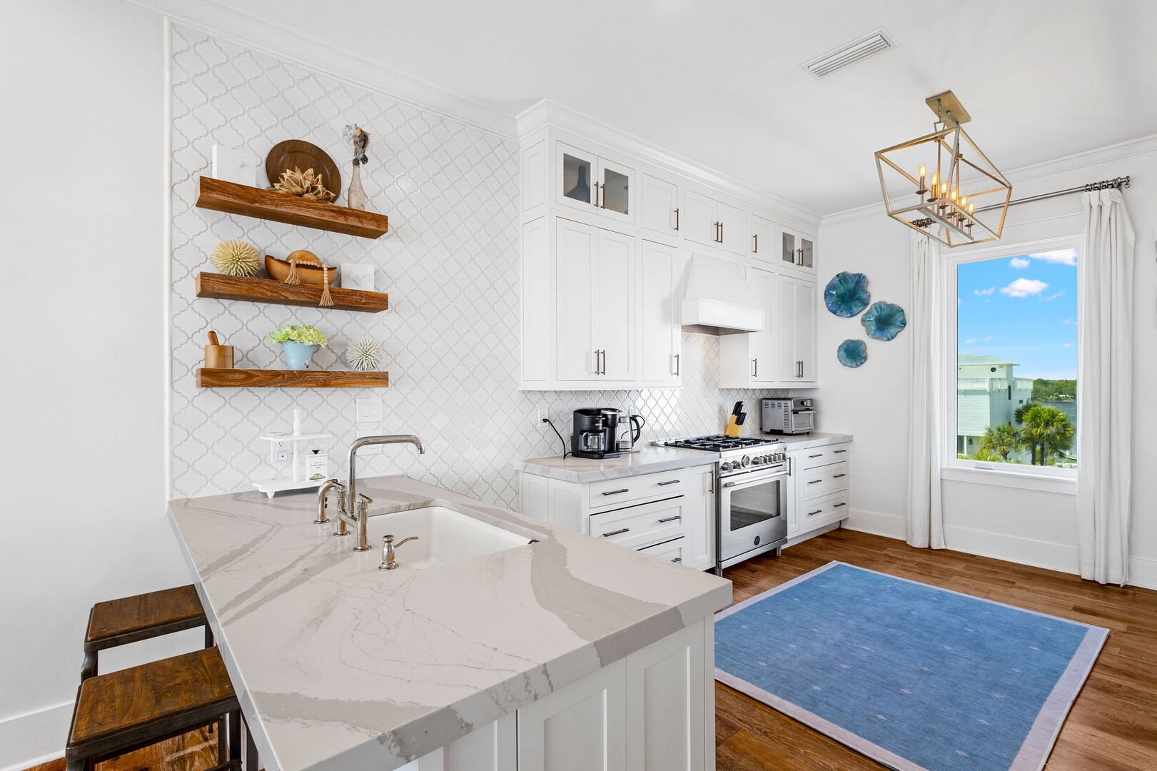 Cook like a chef in the fully equipped gourmet kitchen.