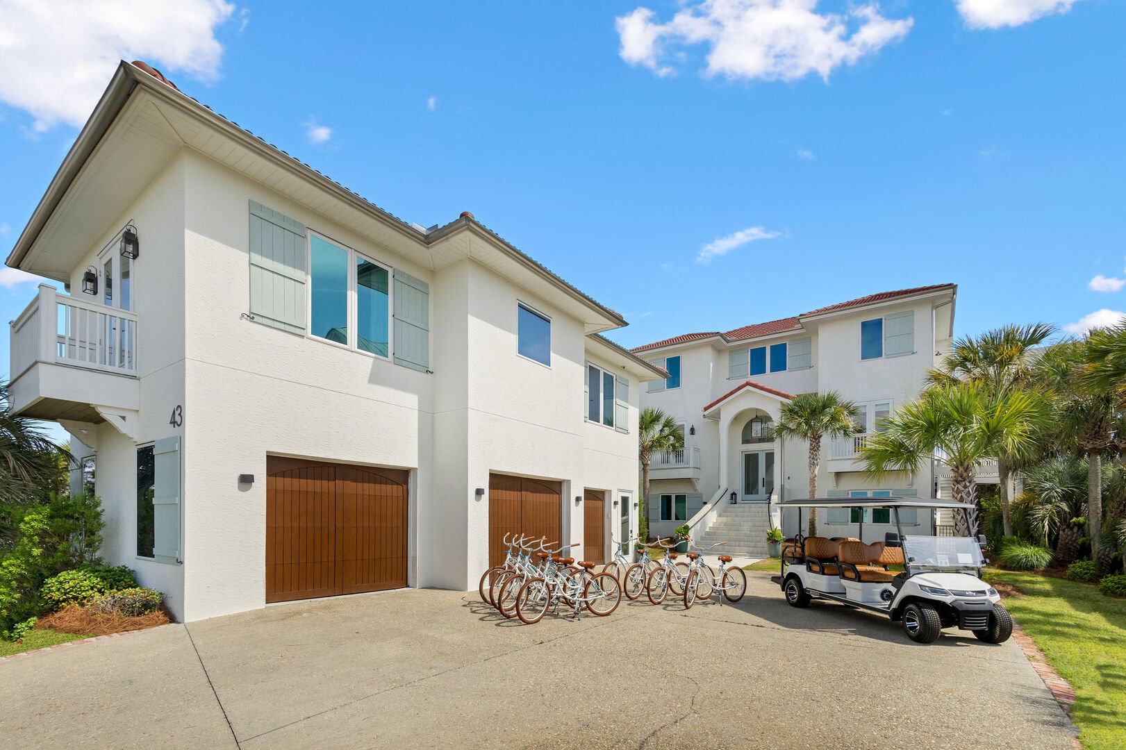 Welcome to 'Casa Bella' by Stay on 30a! Casa Bella includes 8 adult bikes and a 6 seater golf cart.