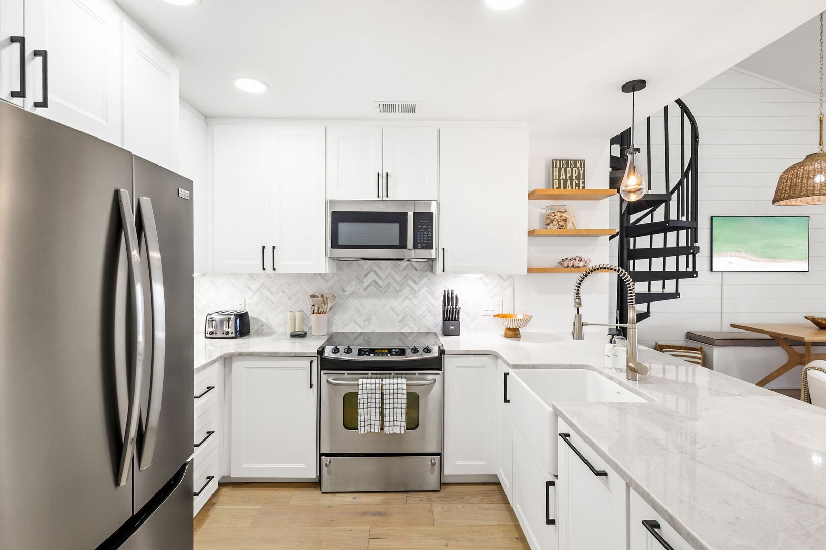 Beautiful fully stocked kitchen, perfect for cooking together.
