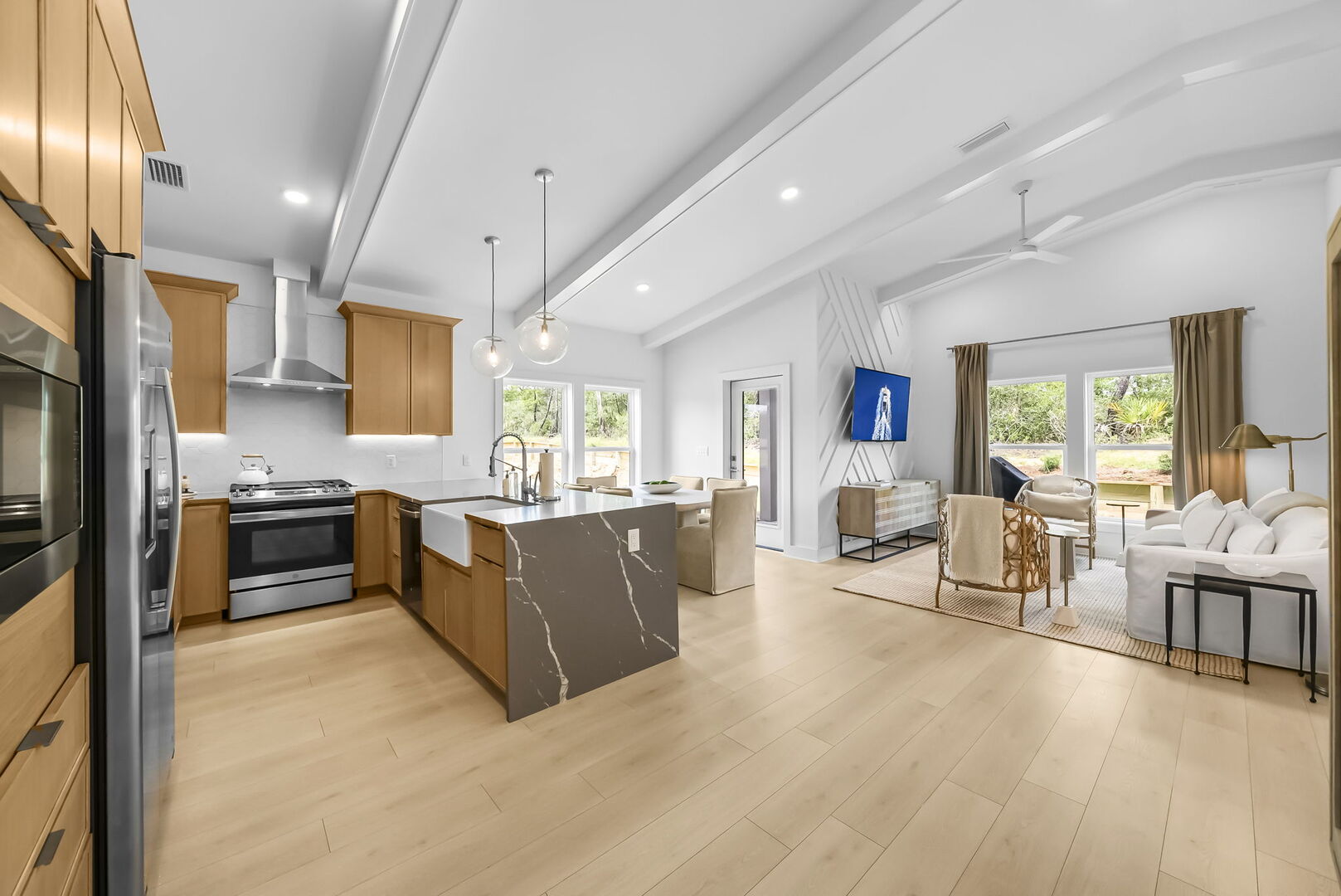 Open concept dining & living space!