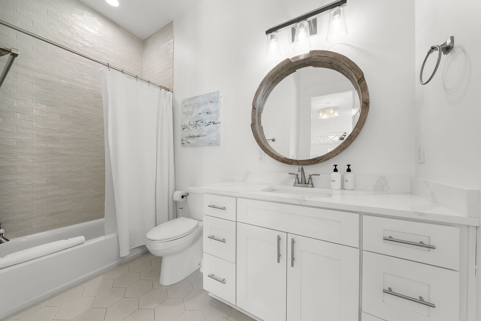 Bathroom feature a shower/tub combo.