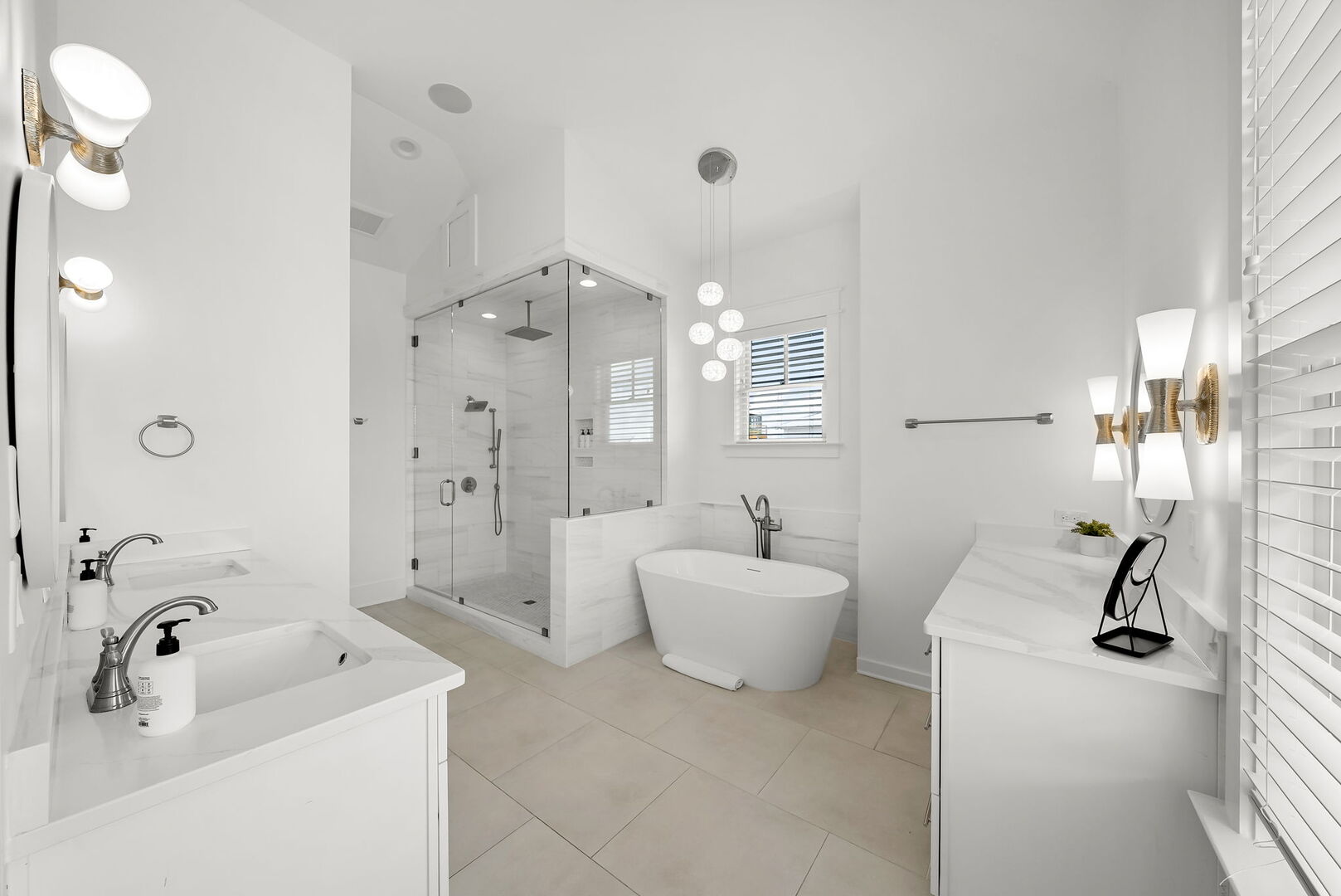 Bathroom features walk-in shower & soaking tub.
