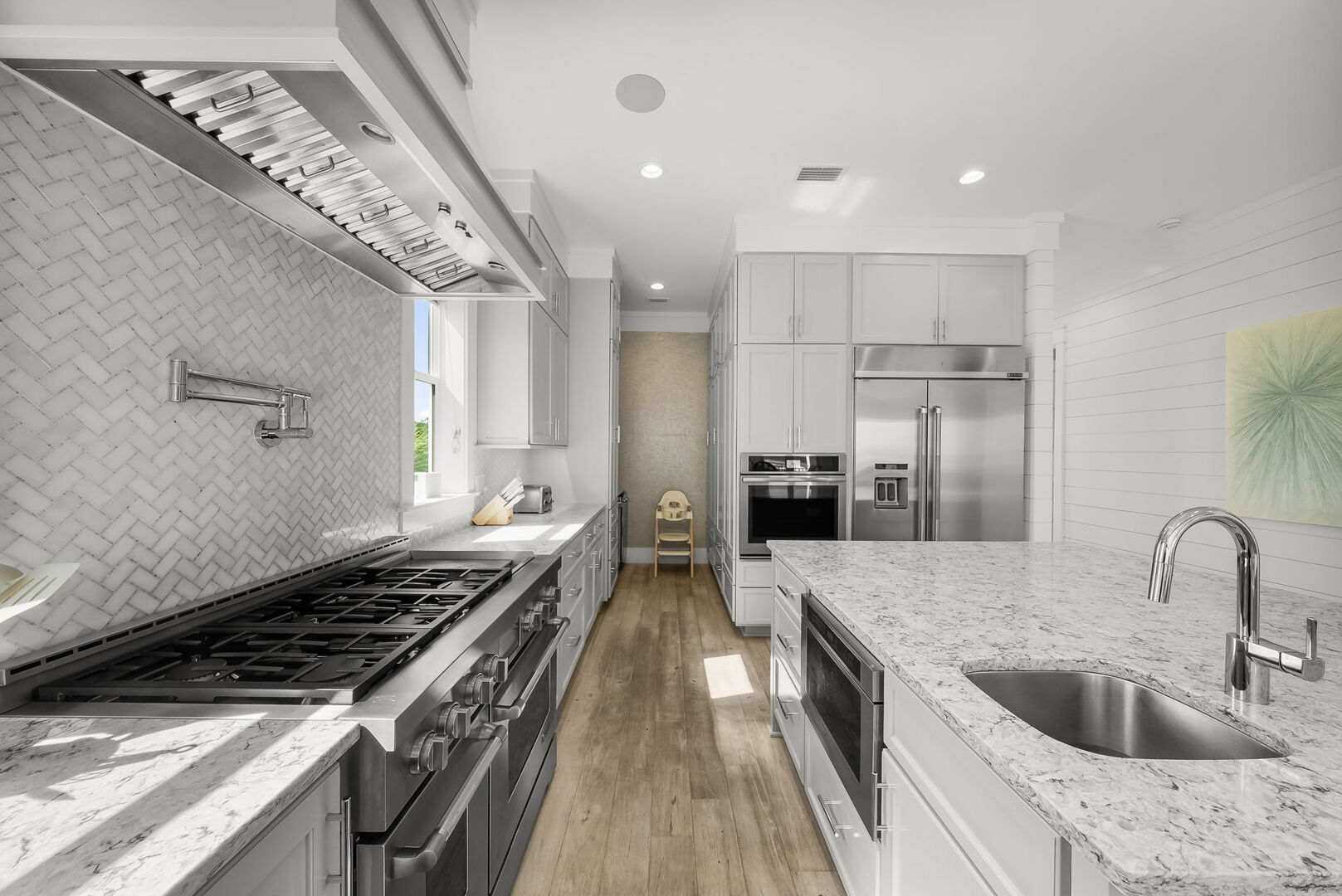 Fully equipped gourmet kitchen.