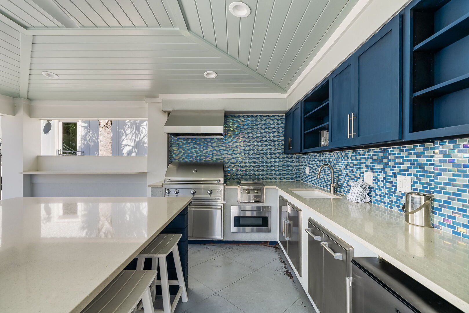Outdoor kitchen to enjoy meals by the pool.