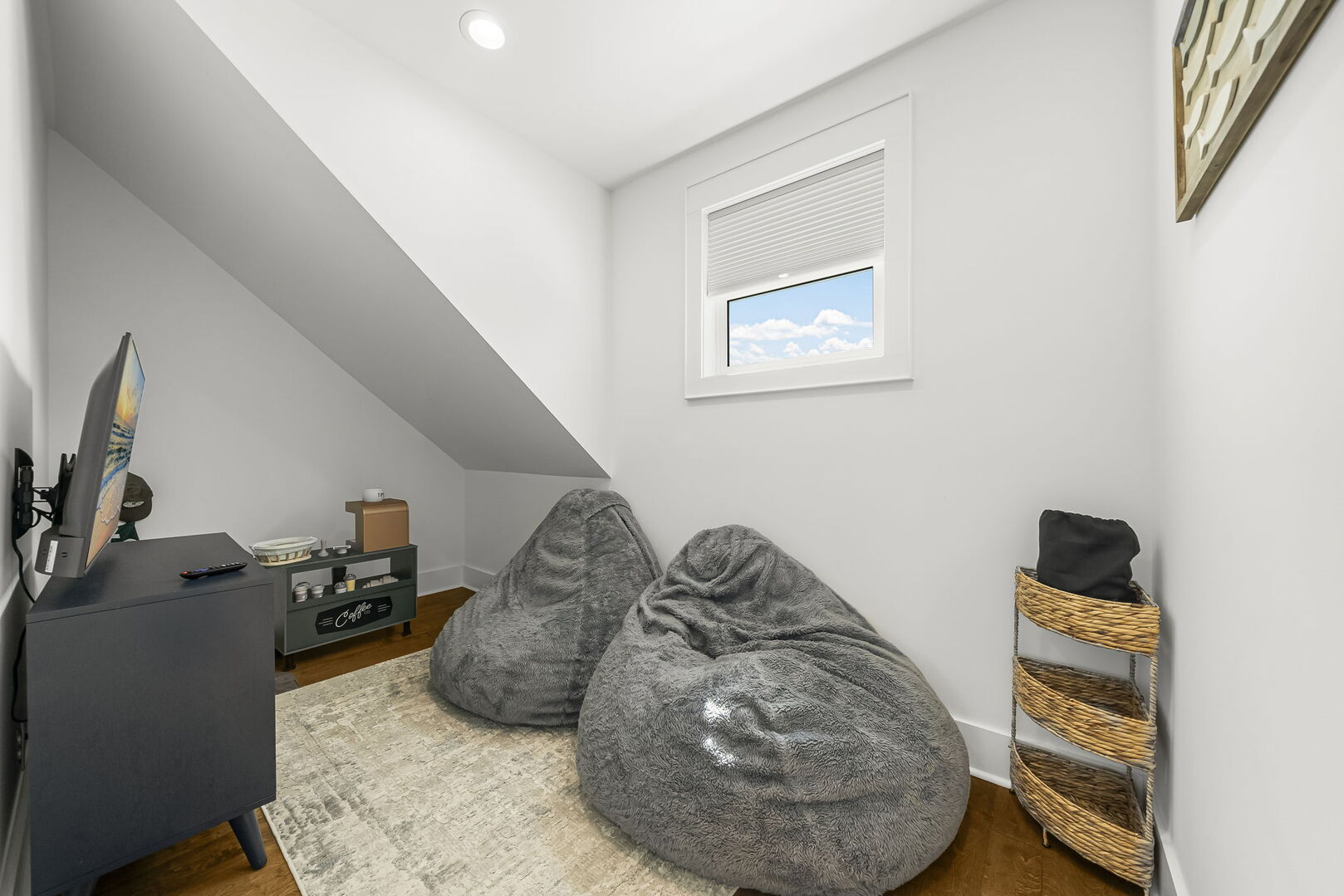Loft cove, perfect for movies and space for the kids to play.
