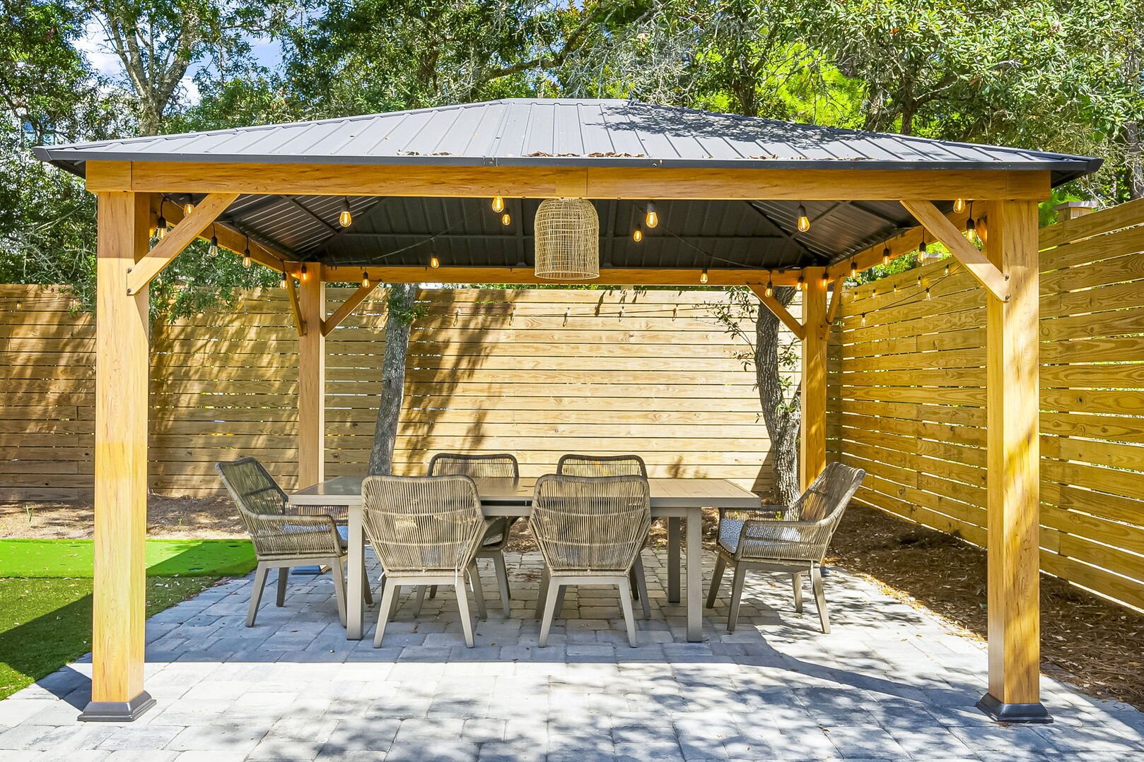 Outdoor dining seating for 6.