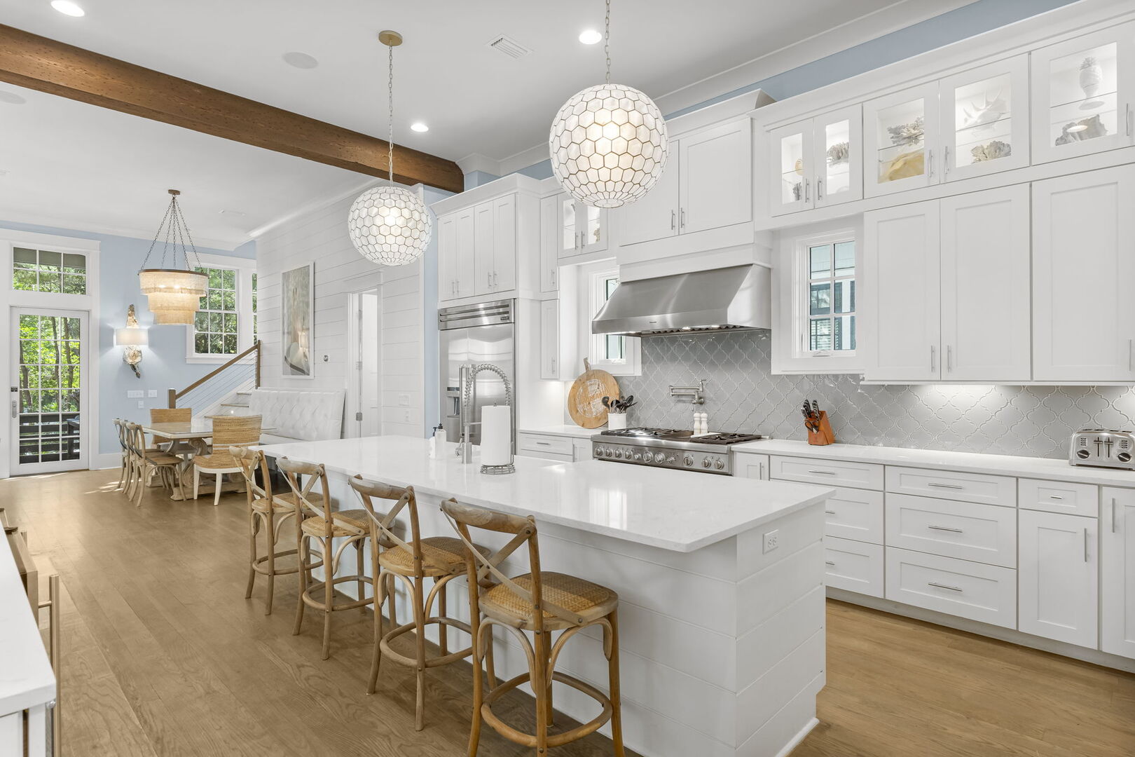 Large kitchen island. Perfect for prepping family meals!