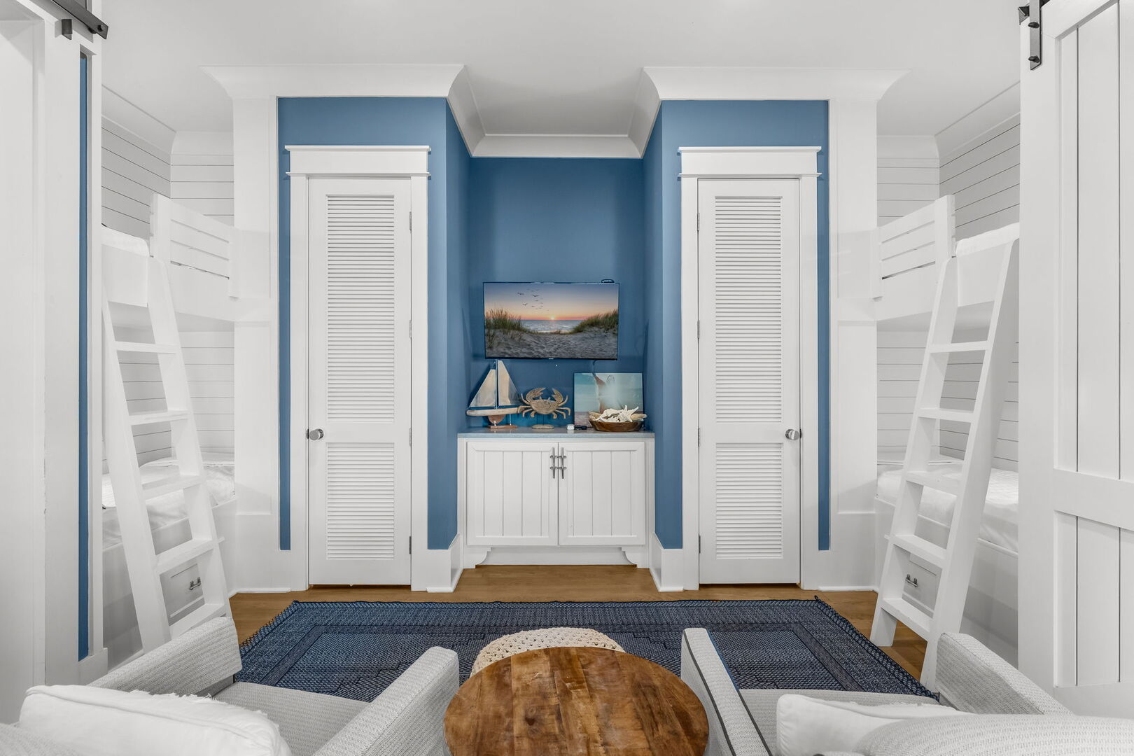 Second floor bunk room, perfect for the kids.