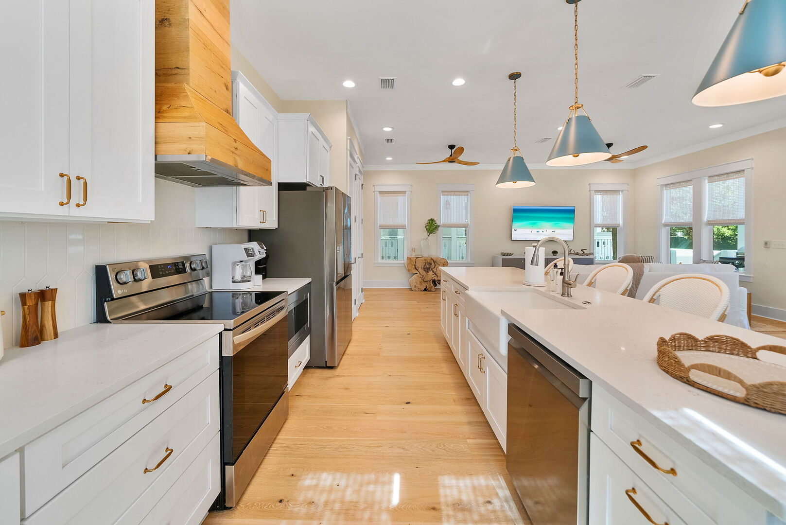 Gourmet kitchen is stocked with all your cooking essentials!