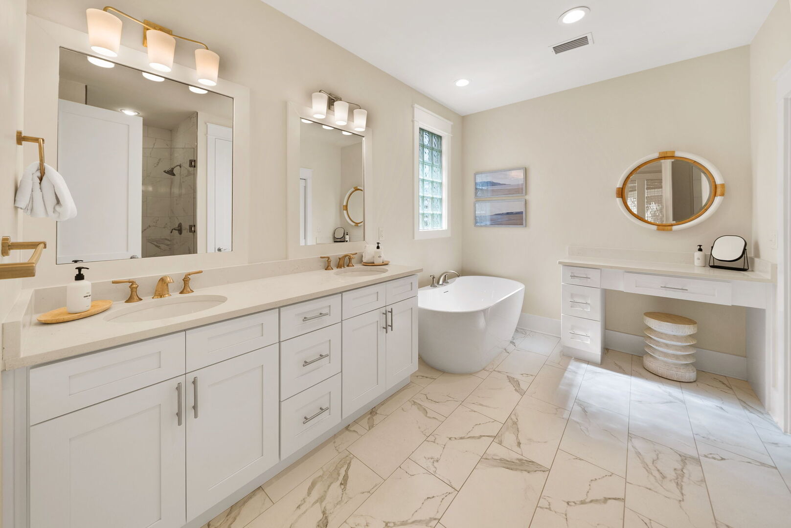 Bathroom features walk-in shower & soaking tub.