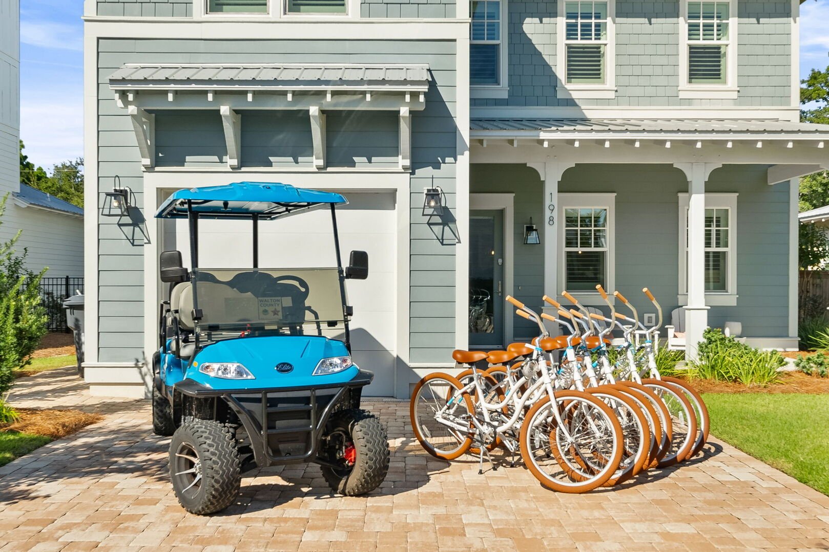 Home features golf cart & 6 adult bikes.