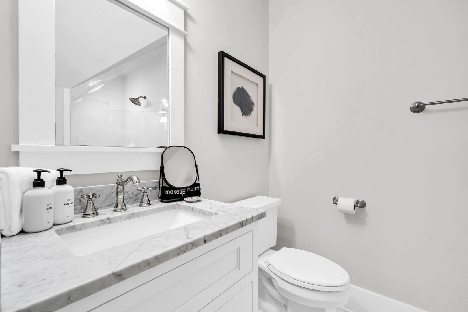 Ensuite features a walk-in shower.